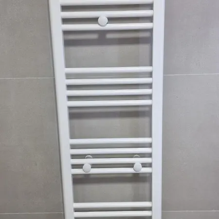 Juar - Modern Πανσιόν