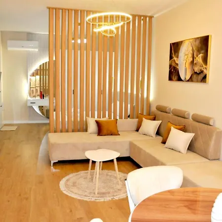 Juar - Modern Tirana