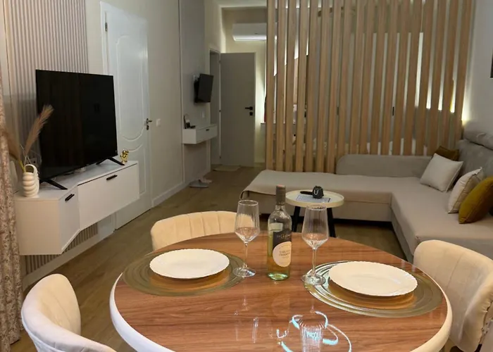 Juar - Modern 3* טיראנה